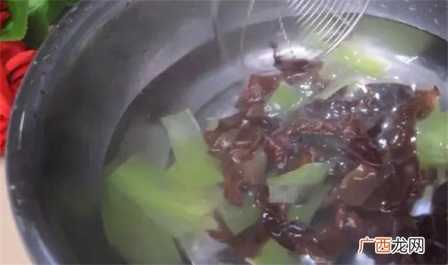 一根莴笋，一抓木耳，这样做出来的凉拌菜，好看又好吃！