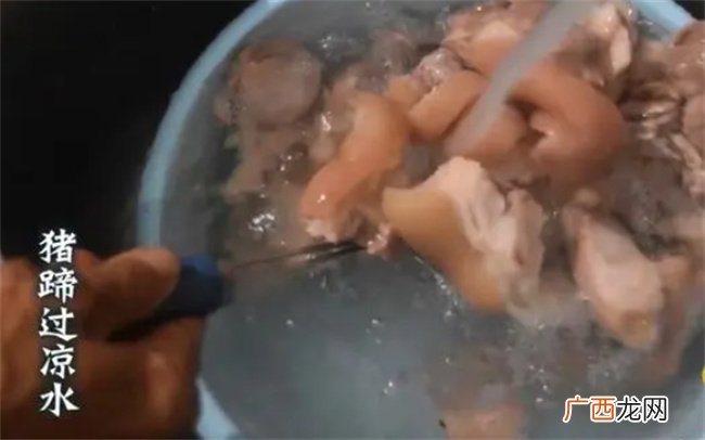 猪蹄的新吃法!不煎不炸,不放辣椒,做法简单,味道却超赞!