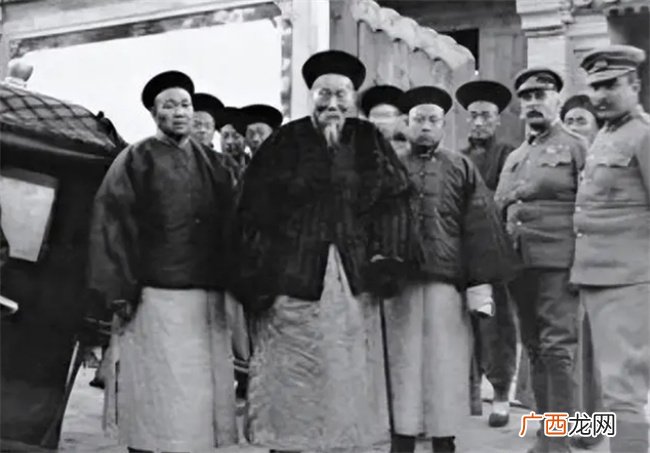 李鸿章访问英国20天：与首相密谈令人失望，女王却给他颁勋章