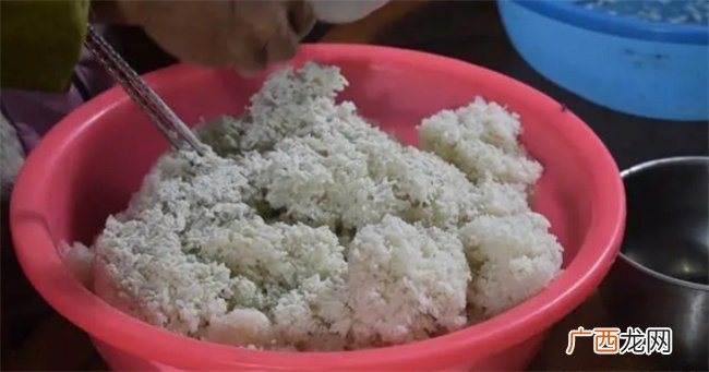 农村阿姨教你在家自制客家糯米酒，做法简单明了，3分钟就学会！