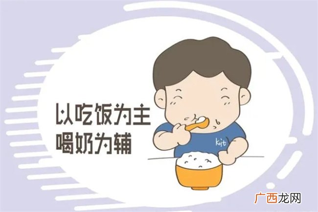 多吃饭还是多喝奶?不想伤到孩子,满周岁时不要选错