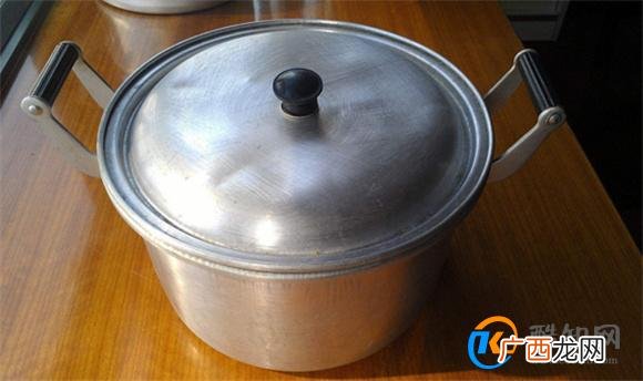锅用哪种金属做比较好