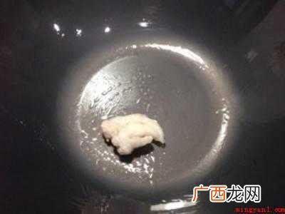 铁锅开锅后中间发黑怎么补救