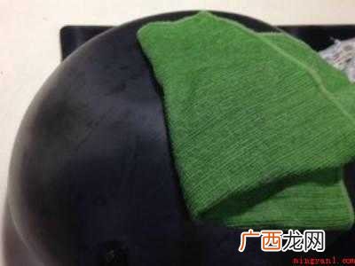 铁锅开锅后中间发黑怎么补救