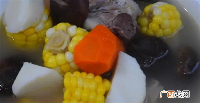 玉米排骨汤加上这2样食材，煲出来汤鲜味美，连喝10天都不会腻！
