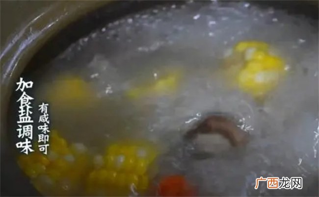 玉米排骨汤加上这2样食材，煲出来汤鲜味美，连喝10天都不会腻！
