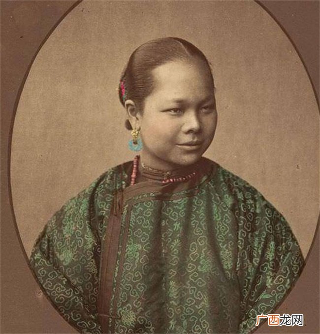 19世纪70年代,奥地利摄影师在上海为清朝百姓拍照片:有技术含量