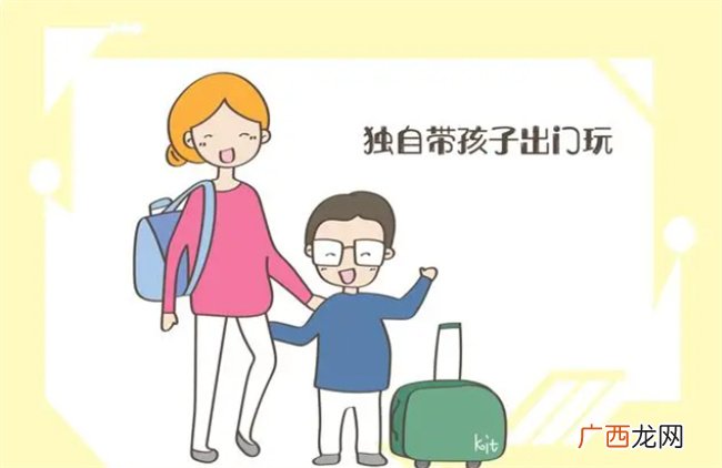 妈妈带儿子进女厕所 被游客吐槽：这么大了 为啥不能自己上