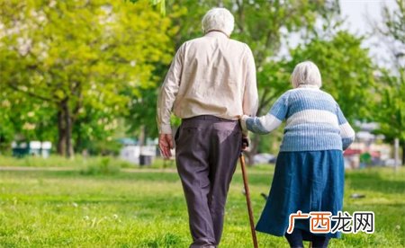 回家做“全职儿女”的年轻人 为何成了当下流行的行业？