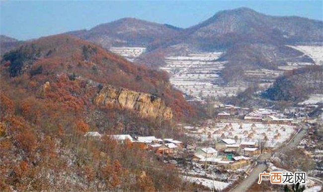 这个不起眼的村子 住的都是清朝皇族 至今仍保留习俗