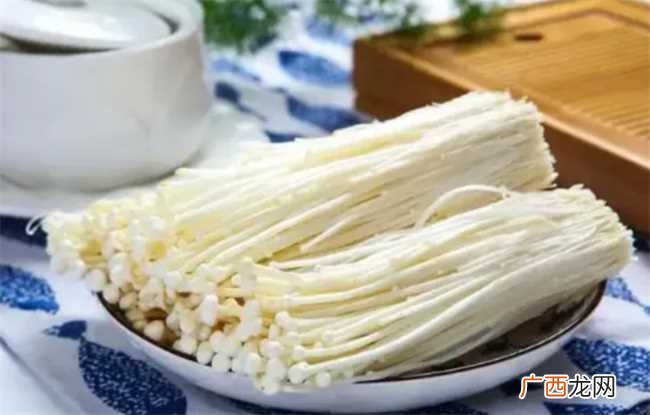 如何辨别金针菇有没有甲醛判断 怎么看金针菇有没有甲醛