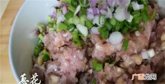 茄子的特色吃饭 做法简单 味道浓郁 好吃极了