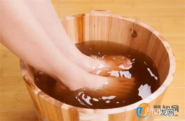 夏天脚上起水泡怎么办