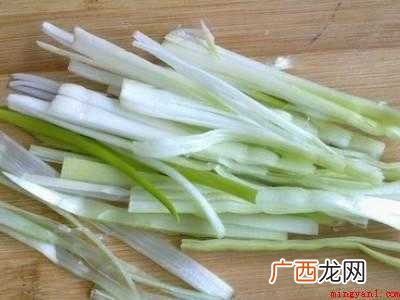 山东煎饼卷大葱怎么吃