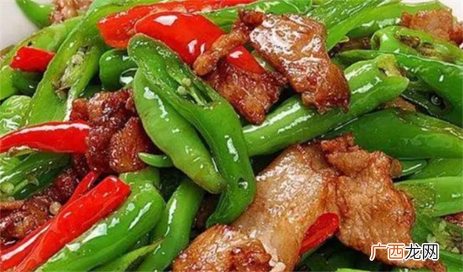 还以为辣椒只是配料吗 杭椒搭配这些食材一起炒 又香又下饭