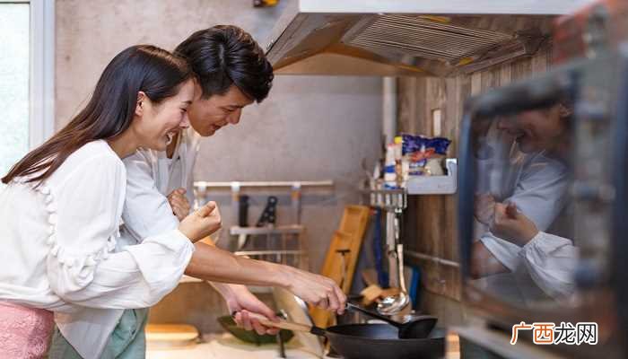 梦见妻子和别的男人在一起了