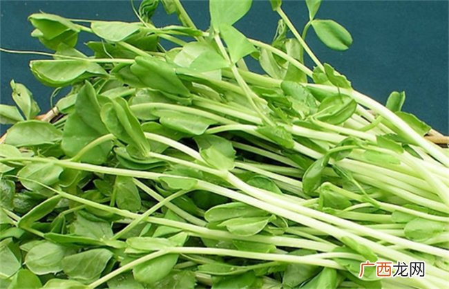 建议女性常吃 2种美容食物肌肤 细腻有气色40岁不显老