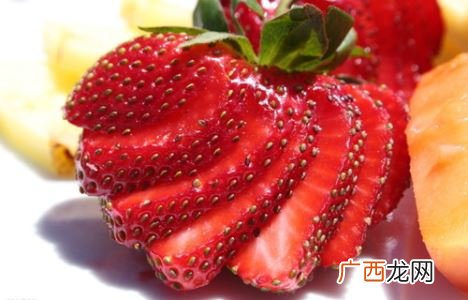 多种梦见草莓情况讲解 梦见吃草莓是什么意思