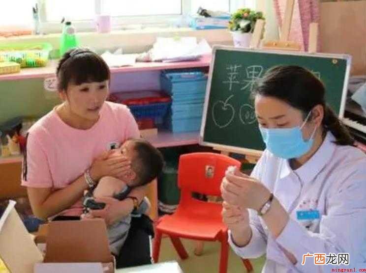 宝宝打麻风疫苗后眼睛肿了怎么回事