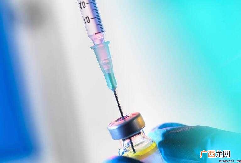宝宝一出生就会被注射卡介苗的疫苗,可帮助宝宝抵抗病毒的侵害