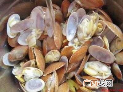 怎么吃花甲共有3步,花甲可做成爆炒花甲 怎么吃花甲