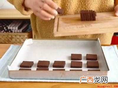 饼干怎么吃共有3步,饼干可以做成 饼干怎么吃