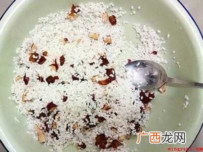 竹筒粽子怎么吃
