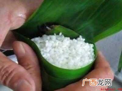 用芦苇叶如何包粽子步骤 用芦苇叶如何包粽子步骤简单