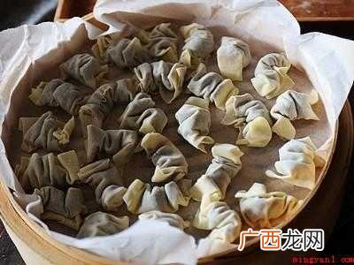 怎么吃乌鸡共有4步,乌鸡可以做成乌鸡馄饨拌辣酱、榴莲炖乌鸡、
