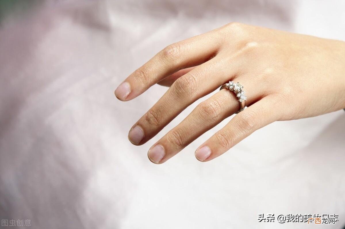 女生戒指戴法含义详解 女生戒指的正确戴法位置图解