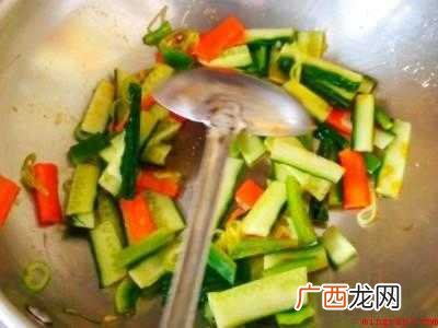 海鲜菇怎么炒好吃又简单