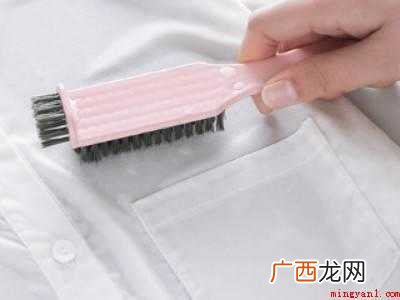 李子汁弄衣服上怎么办