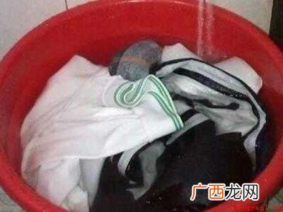 李子汁弄衣服上怎么办