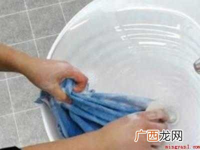 衣服上汗斑汗渍怎么去除