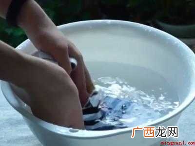 洗帆布白鞋的小窍门