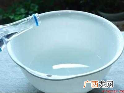 洗帆布白鞋的小窍门
