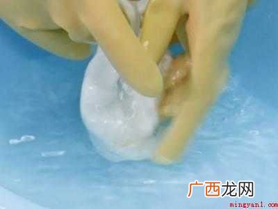 红中性笔弄到白衣服上怎么洗