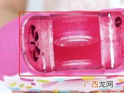 甜甜圈水壶怎样打开装水