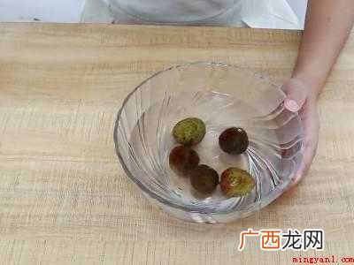 荔枝泡盐水要剥皮吗
