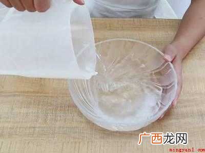 荔枝泡盐水要剥皮吗