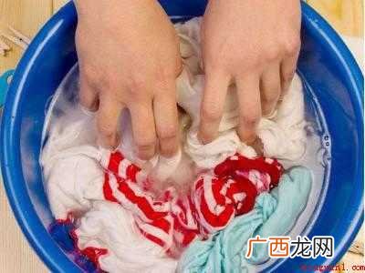 手洗衣服怎么洗干净