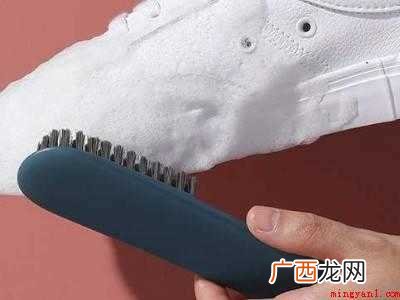 白帆布鞋怎么晾晒不发黄