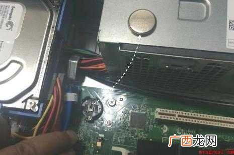 电脑不能开机黑屏怎么办