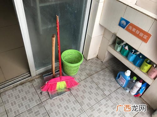 室内什么地方位置不适合放扫把 家里扫把放哪里最好