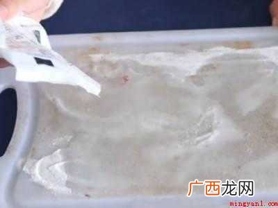 白色塑料菜板发黑怎么洗干净