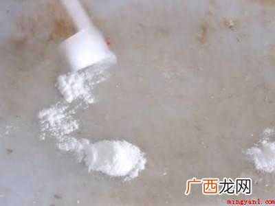 白色塑料菜板发黑怎么洗干净