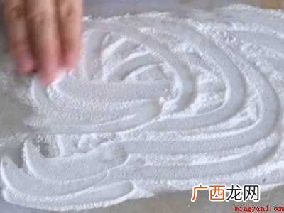 白色塑料菜板发黑怎么洗干净