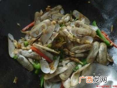 冷冻蛏子肉怎么做好吃共有4步 冷冻蛏子肉怎么做好吃