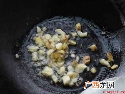 冷冻蛏子肉怎么做好吃共有4步 冷冻蛏子肉怎么做好吃