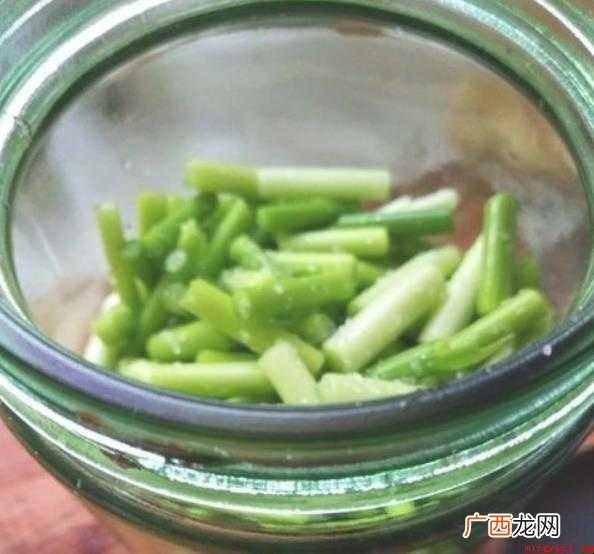 腌蒜苔的最简单做法是什么